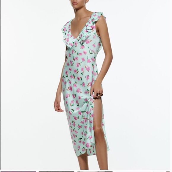 Zara Woman Satin Effect Floral Ruffled Blue Dress Size XS
Bloggers Favorite - Picture 1 of 10